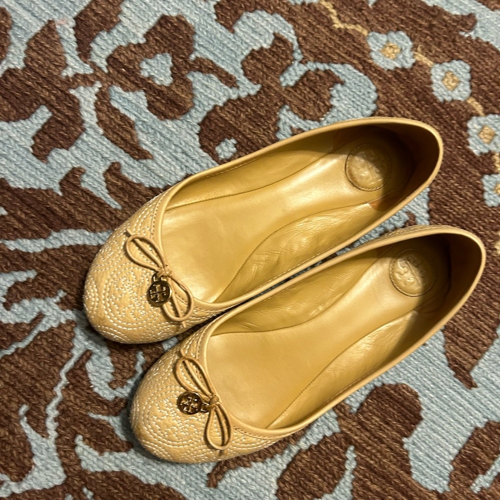 Tory Burch Beige Ballet Slippers Size 7.5